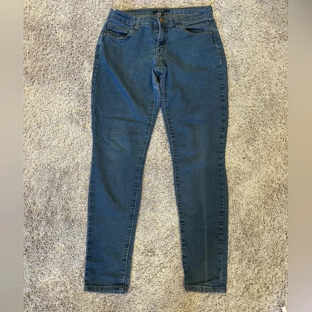 Forever 21 Dark Wash Skinny Jeans Mid Rise Stretch Y2K Denim Women’s Size 26